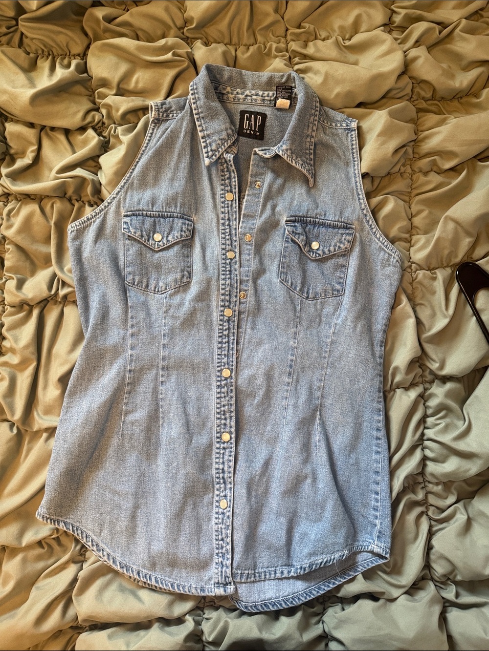 GAP Light Wash Sleeveless Denim Button-Down Shirt VINTAGE